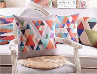 Kolorowe poduszki dekoracyjne na kanapę, fotel