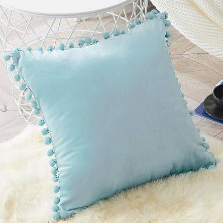 Błękitna poduszka z pomponami Aksamitna