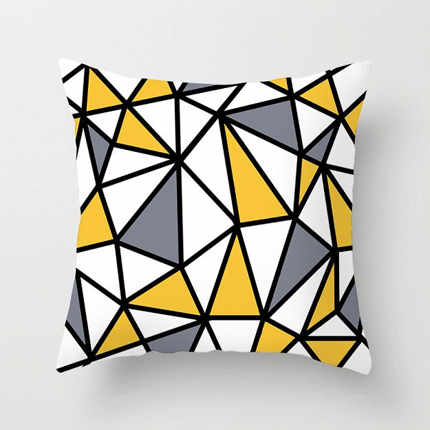 żółta szara poduszka dekoracyjna geometryczny wzór trójkąty nowoczesna loftowa