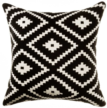 Poduszka dekoracyjna czarno biała w geometryczny wzór Etno skandynawski styl na kanapę loftowy