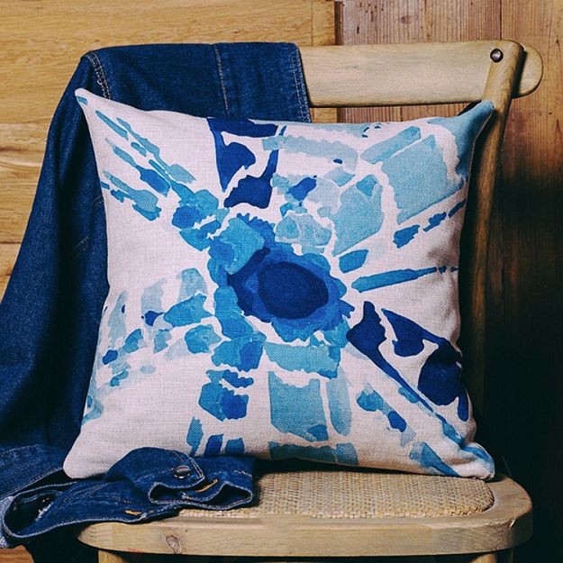 Poduszka dekoracyjna niebieska etno nowoczesny wzór na kanapę skandynawski styl 