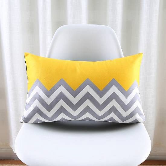Nowoczesna podłużna poduszka ozdobna na kanapę lub fotel - żółta